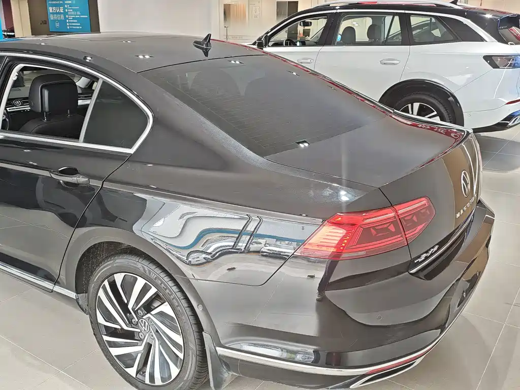 Volkswagen Magotan PHEV — миниатюра 3