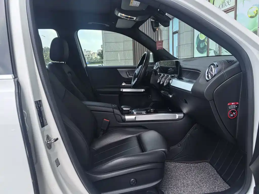 Mercedes-Benz GLB — миниатюра 11