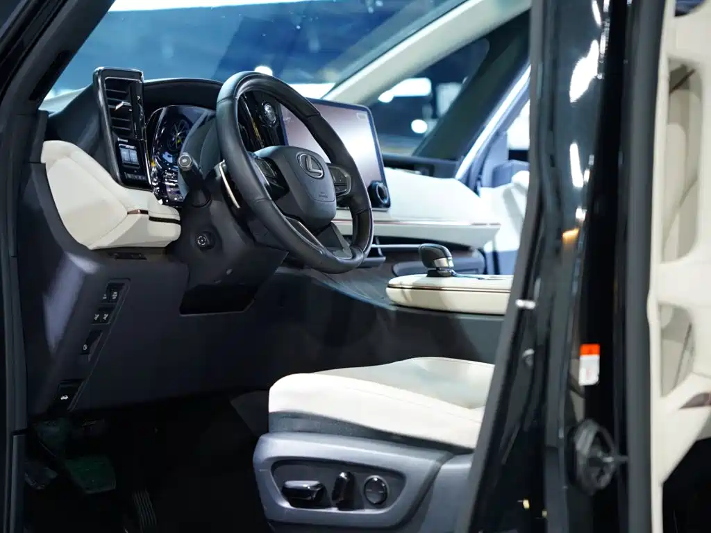 Lexus LM — миниатюра 18