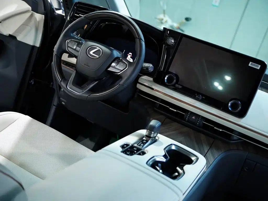 Lexus LM — миниатюра 37