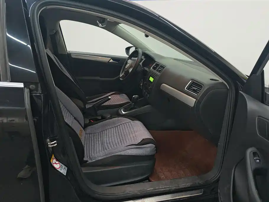 Volkswagen Sagitar 2014 1.6L AT Comfort