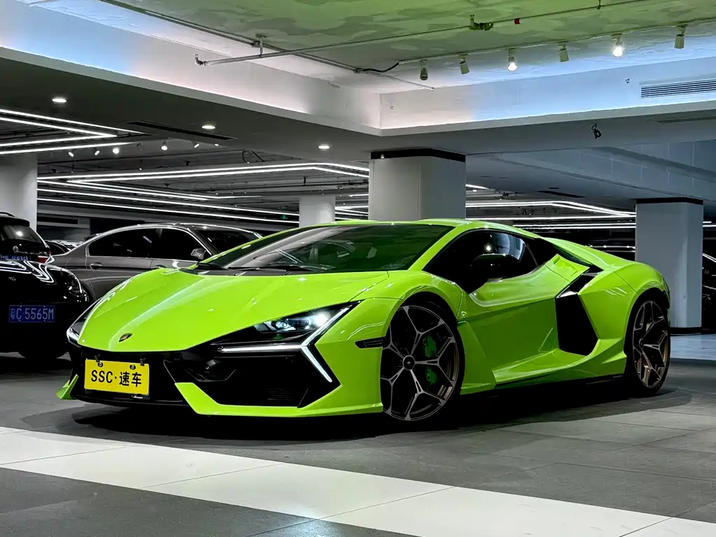 Lamborghini Revuelto 2025