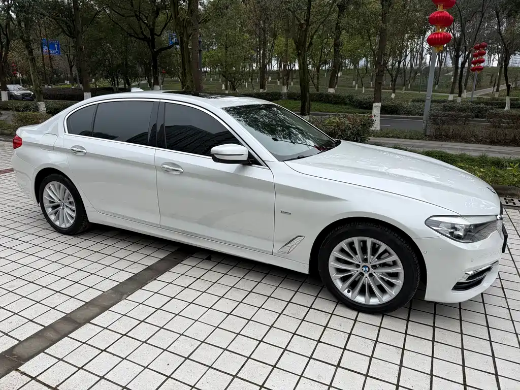 BMW 5 SERIES