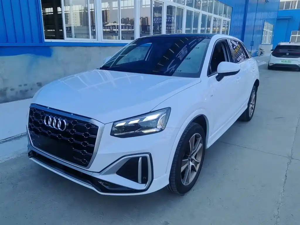 Audi Q2L 2024
