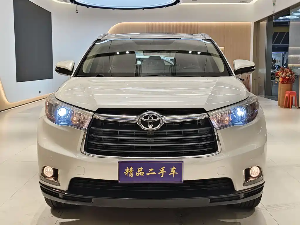 TOYOTA HIGHLANDER