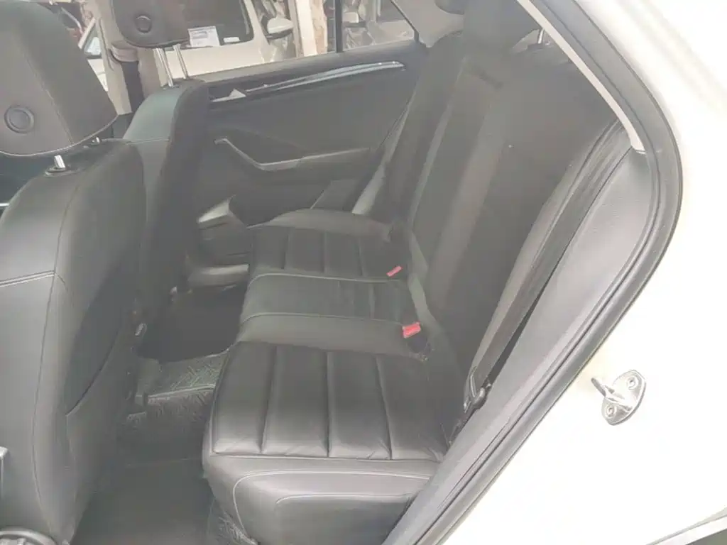 Volkswagen T-Roc — миниатюра 17