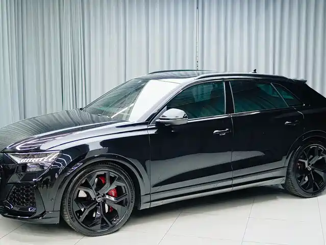 AUDI RS Q8