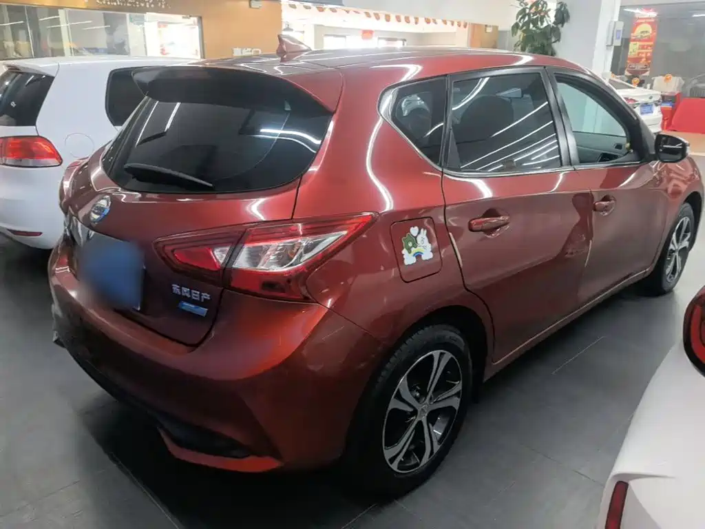 Nissan Tiida — миниатюра 7