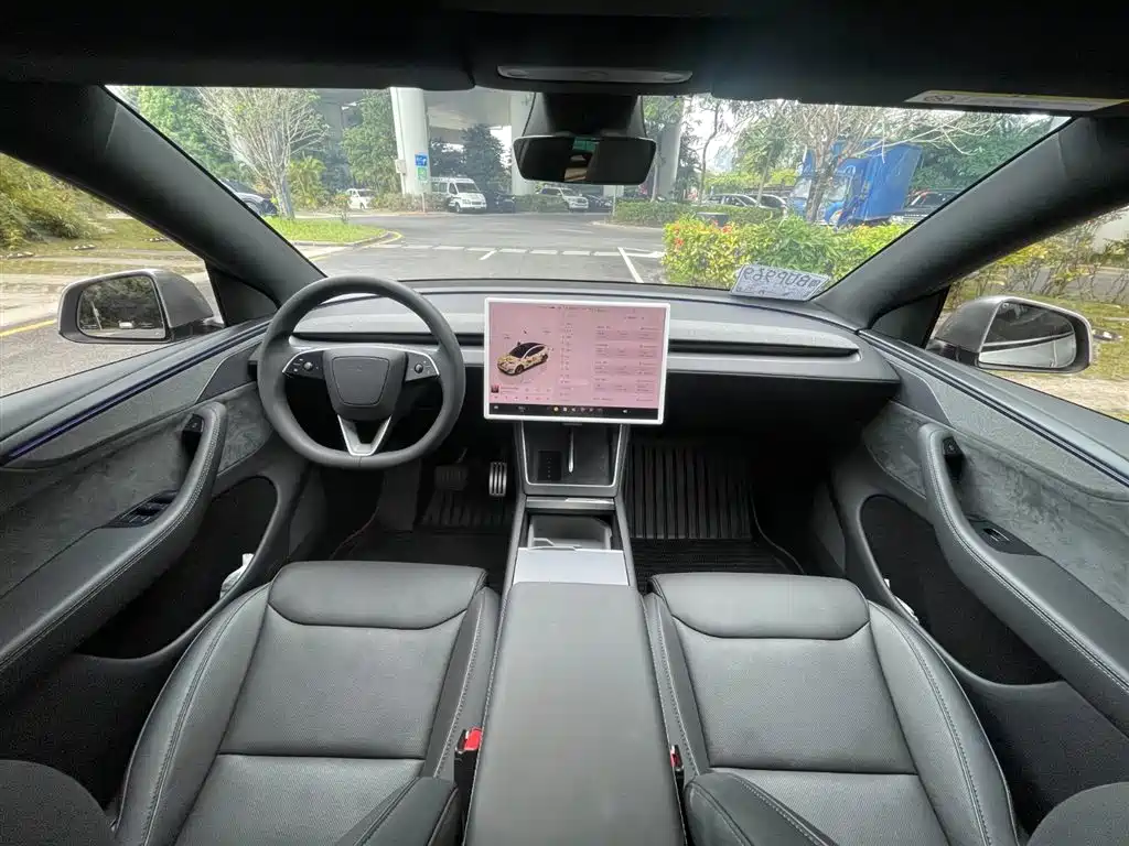 Tesla Model Y L