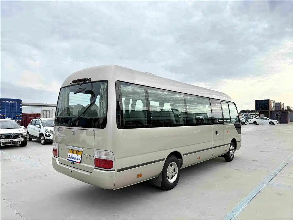 Toyota Coaster — миниатюра 17