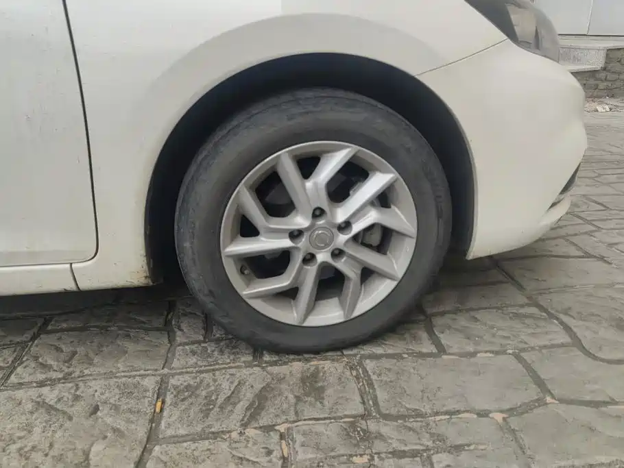 Nissan Tiida — миниатюра 6