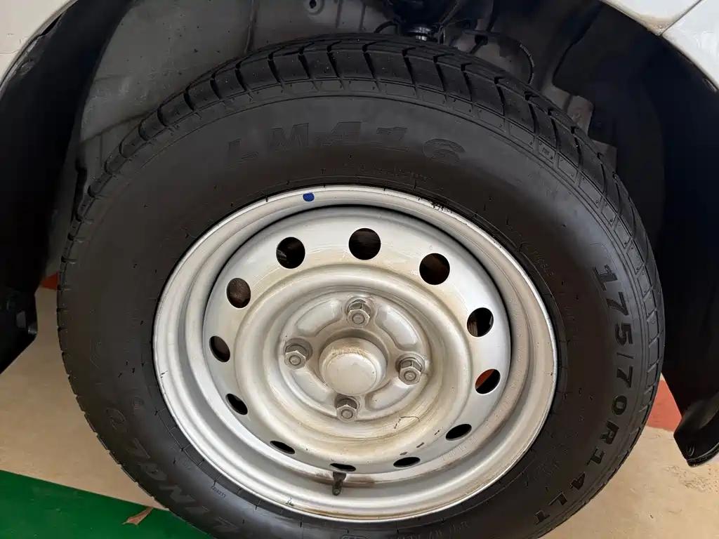 Wuling Hongguang V — миниатюра 5