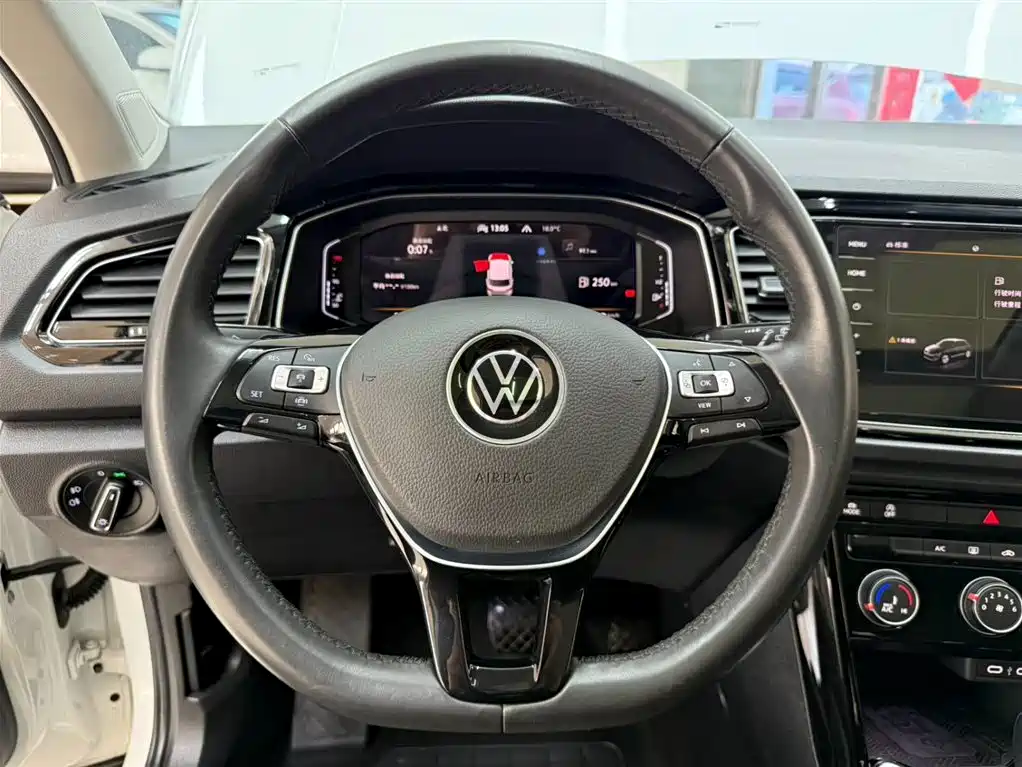 VOLKSWAGEN T ROC EXPLORING SONGS