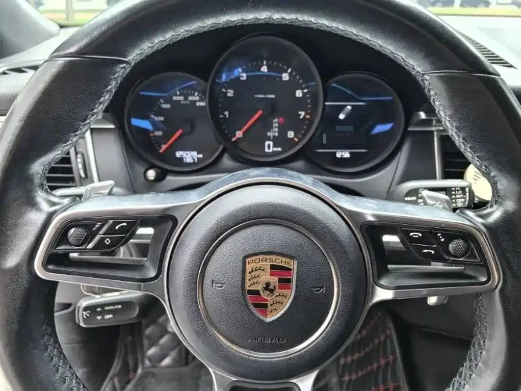 Porsche Macan — миниатюра 17