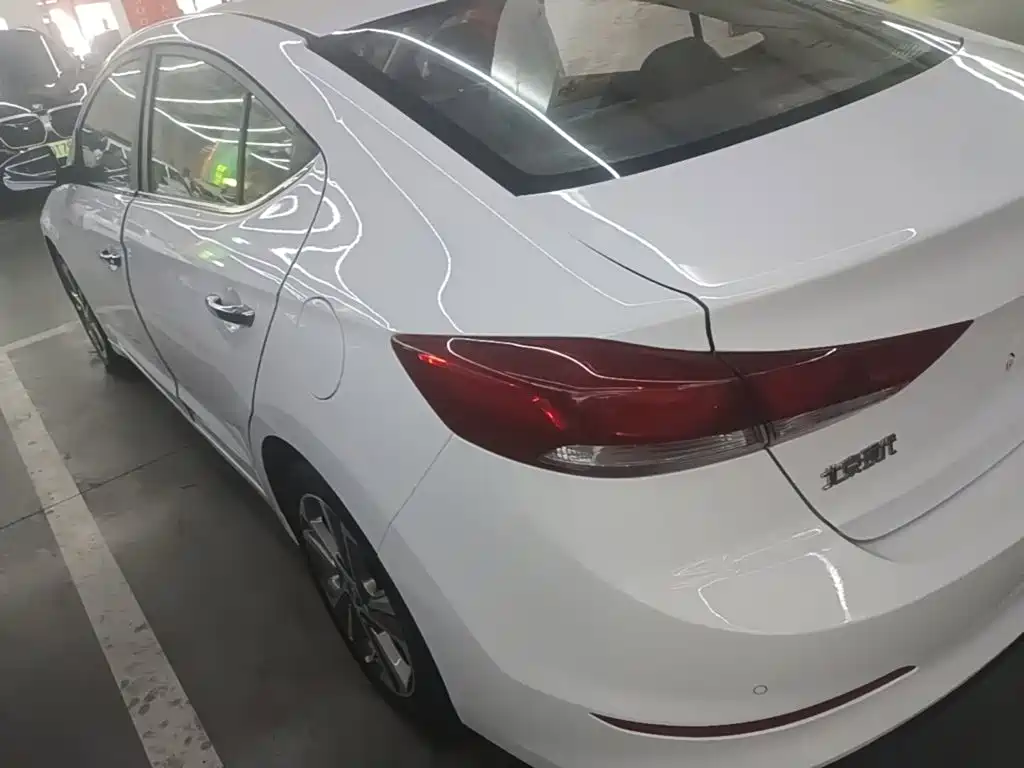 Hyundai Elantra — миниатюра 5
