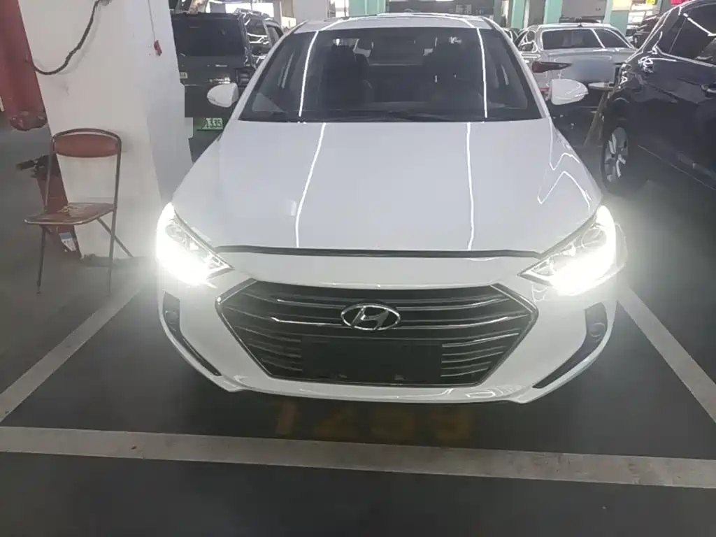 Hyundai Elantra — миниатюра 3