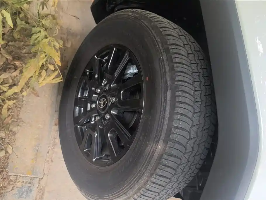 Toyota Land Cruiser Prado 2025 2.4T TX 5 мест
