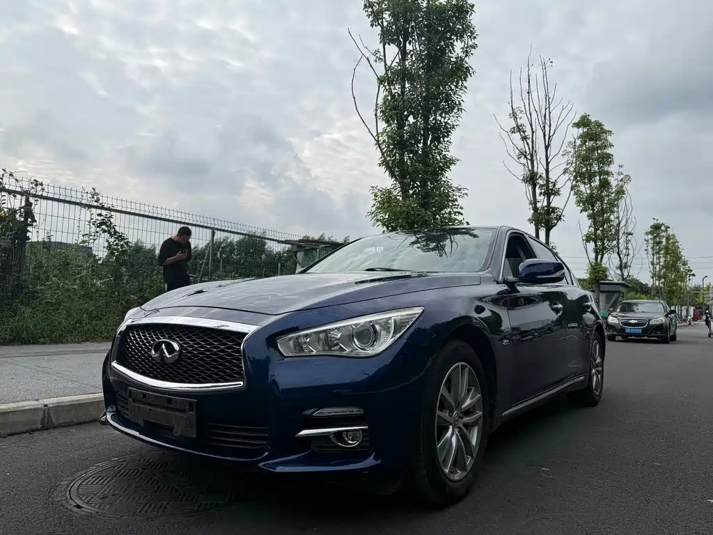 Infiniti Q50L