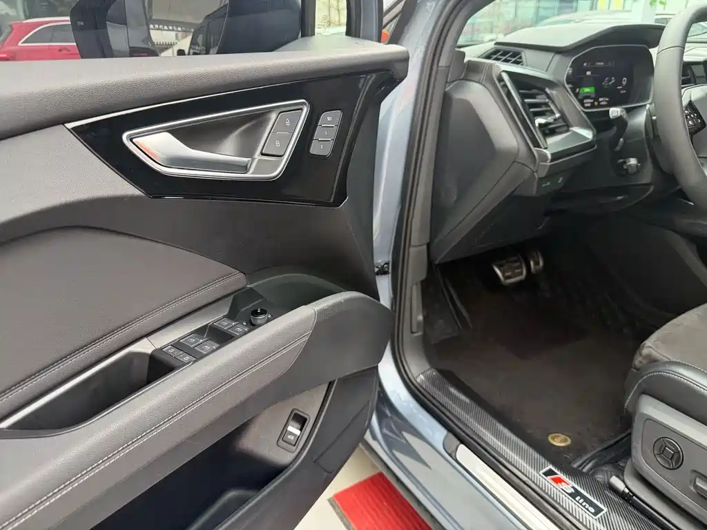 Audi Q4 e-tron — миниатюра 13