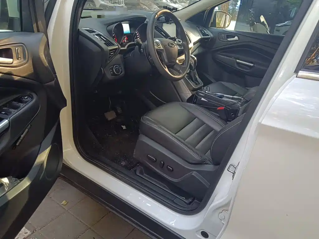 Ford Kuga — миниатюра 17