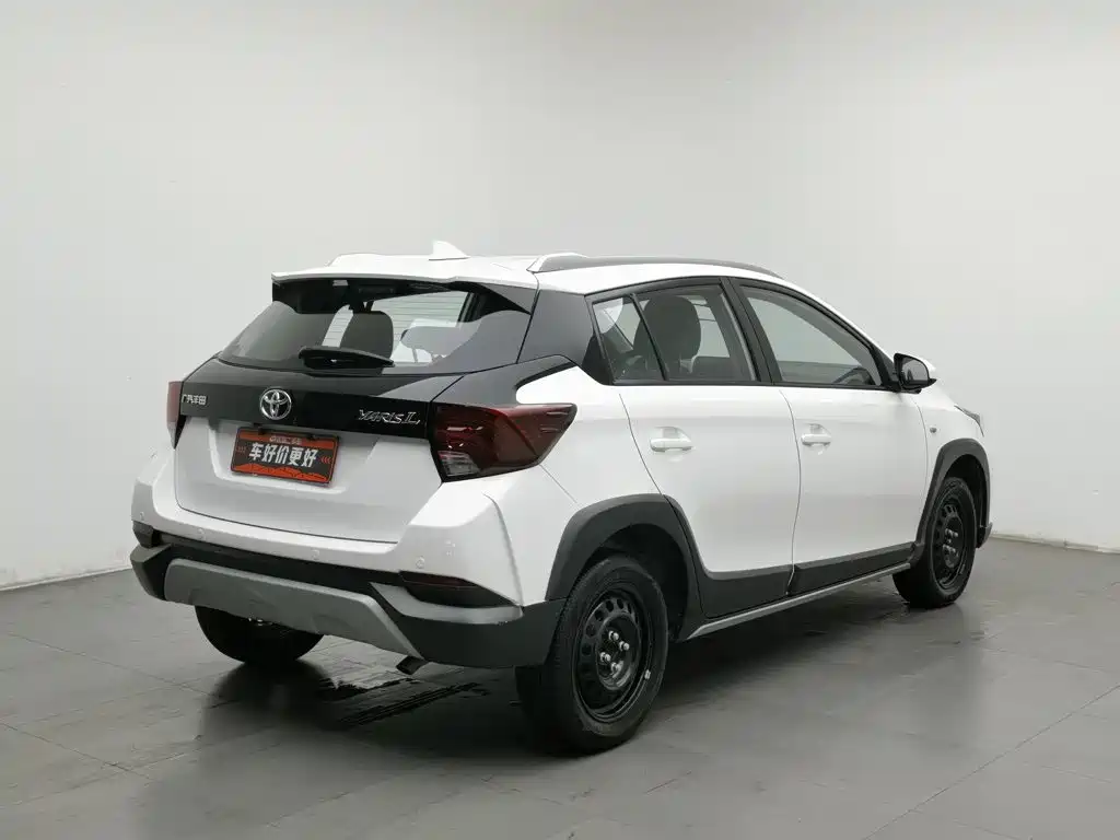 Toyota Yaris L — миниатюра 2