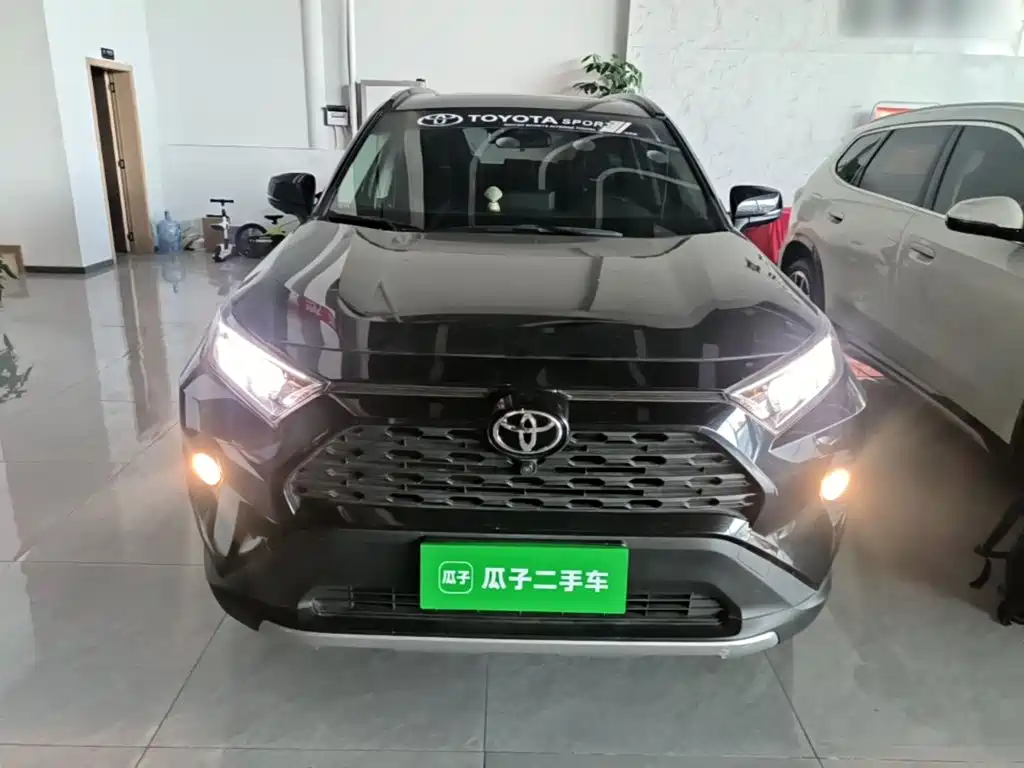 Toyota RAV4 — миниатюра 3