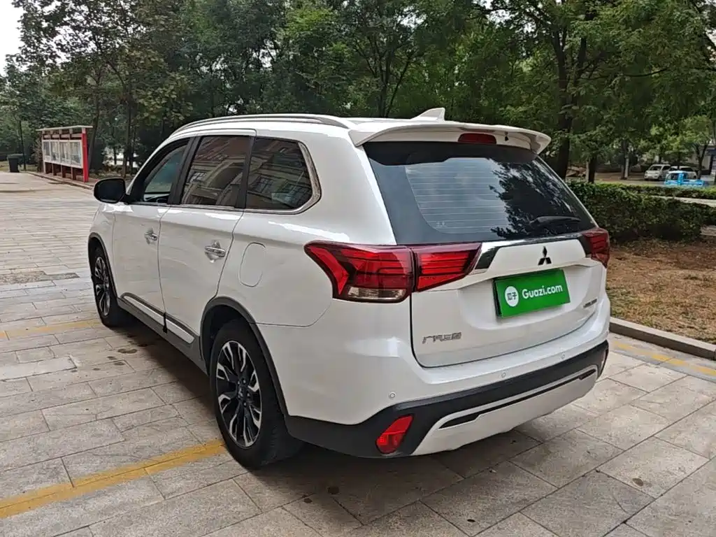 Mitsubishi Outlander — миниатюра 5
