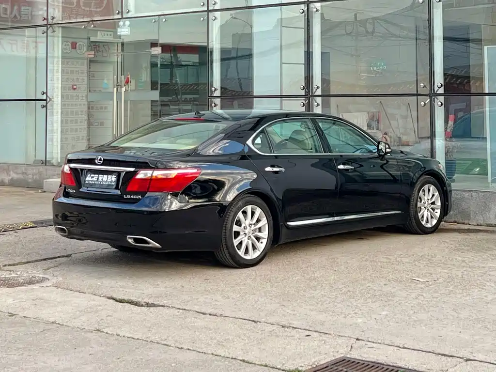 Lexus LS — миниатюра 4