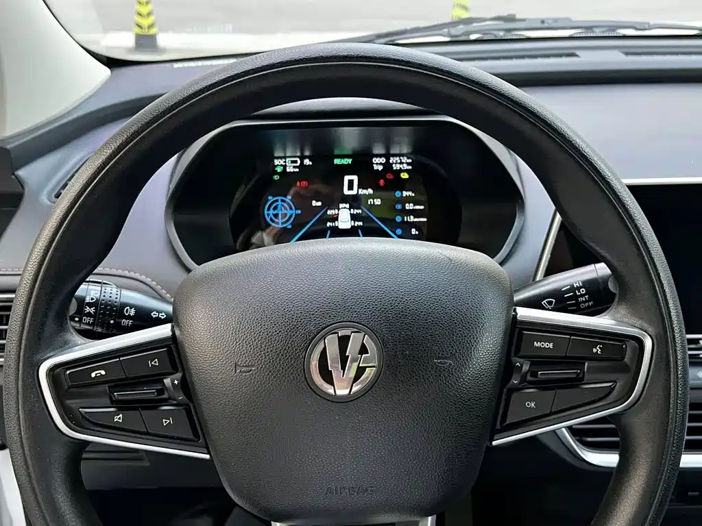 Dongfeng EV YOUNG Guang Xiaoxin — миниатюра 8