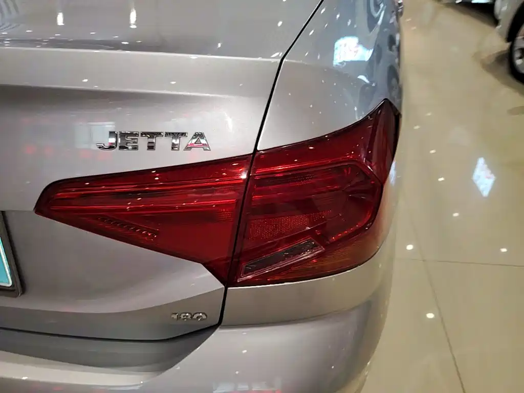 Volkswagen Jetta — миниатюра 8