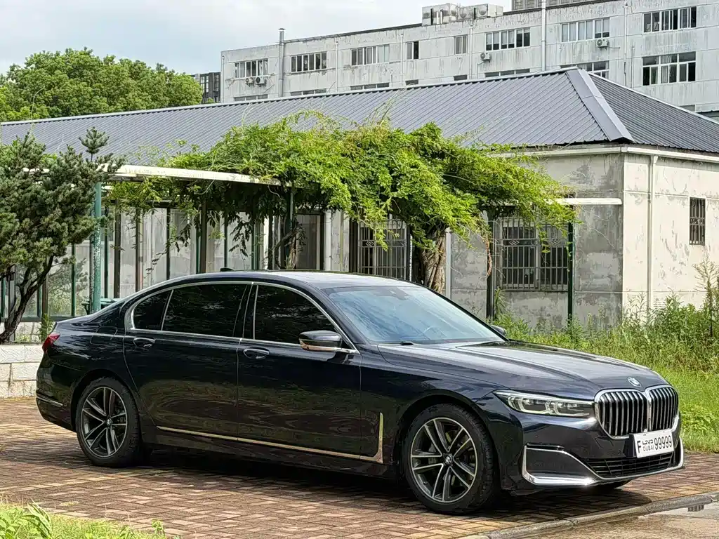 BMW 7 Series — миниатюра 3