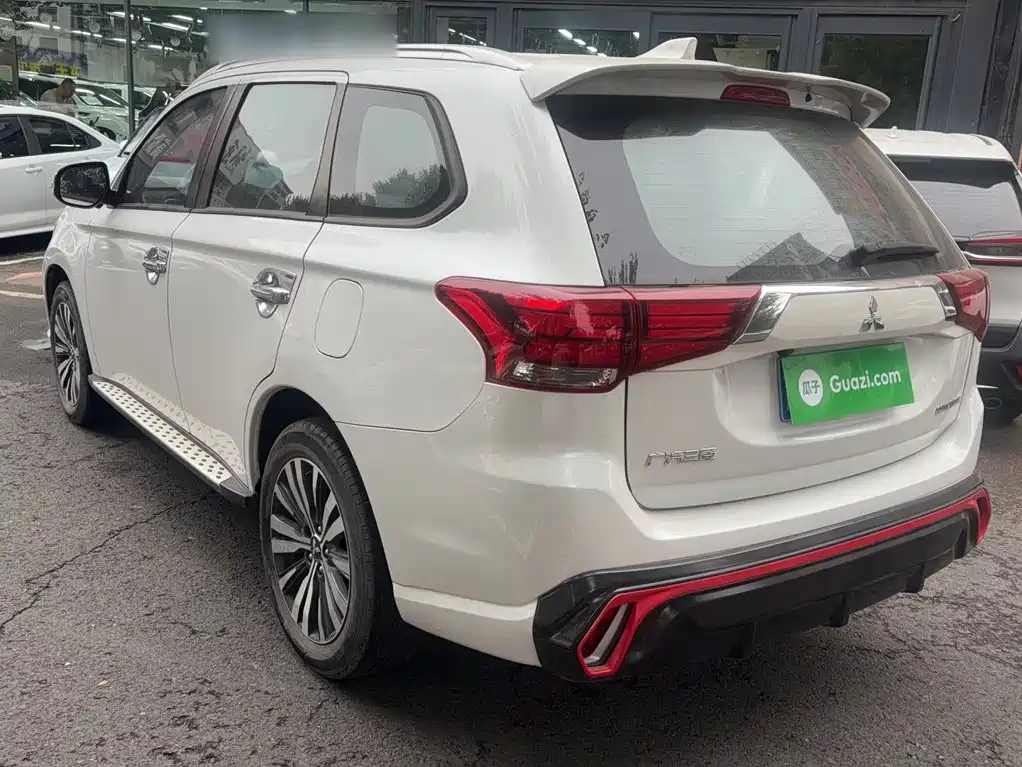 Mitsubishi Outlander — миниатюра 14