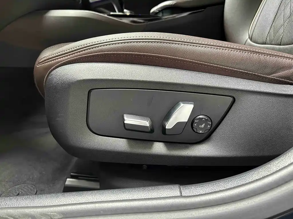 BMW 5 Series — миниатюра 12