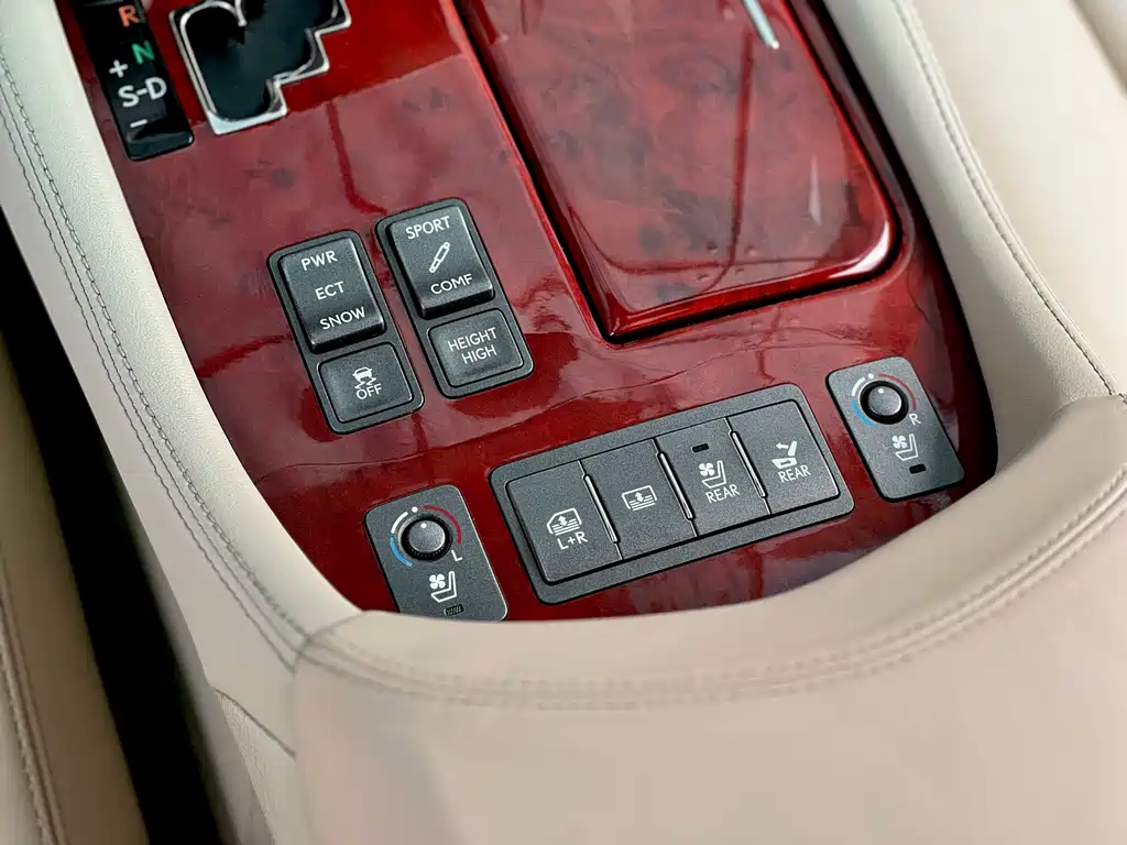 Lexus LS — миниатюра 18