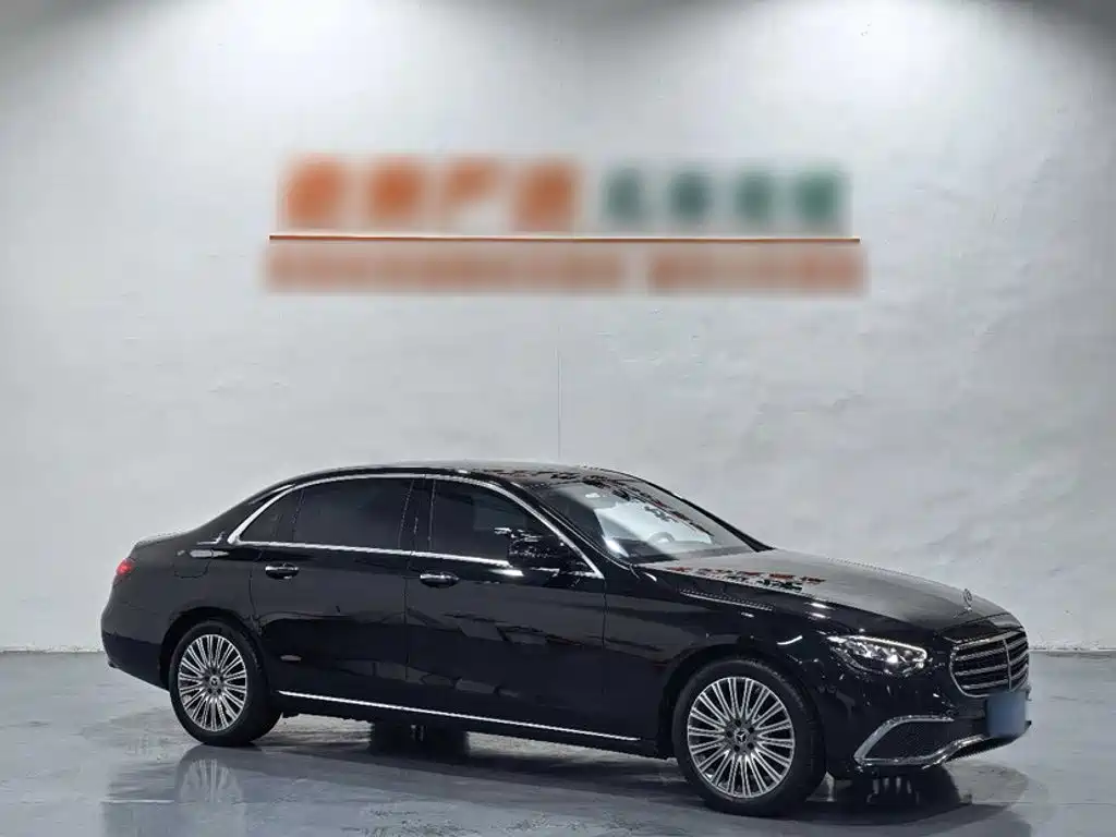 Mercedes-Benz E-Class — миниатюра 7