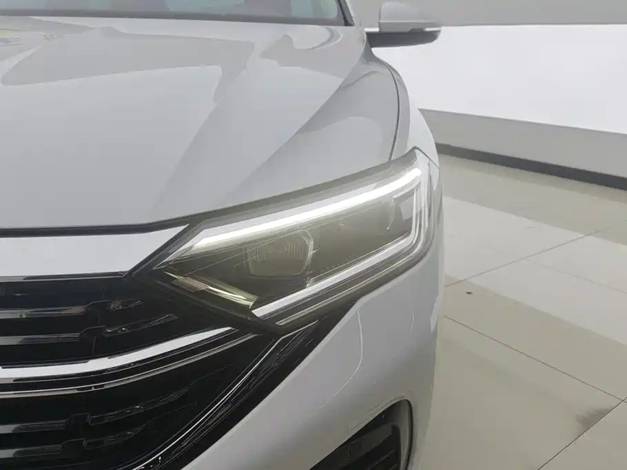 Volkswagen Sagitar 2023 300TSI DSG
