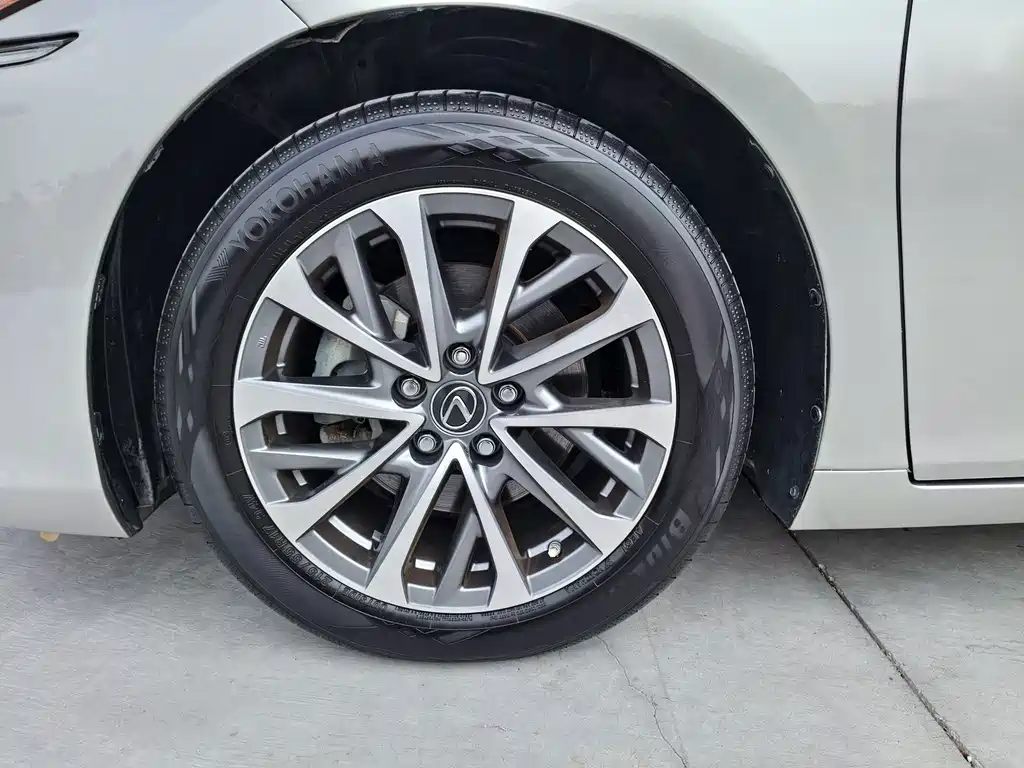 Lexus ES — миниатюра 5