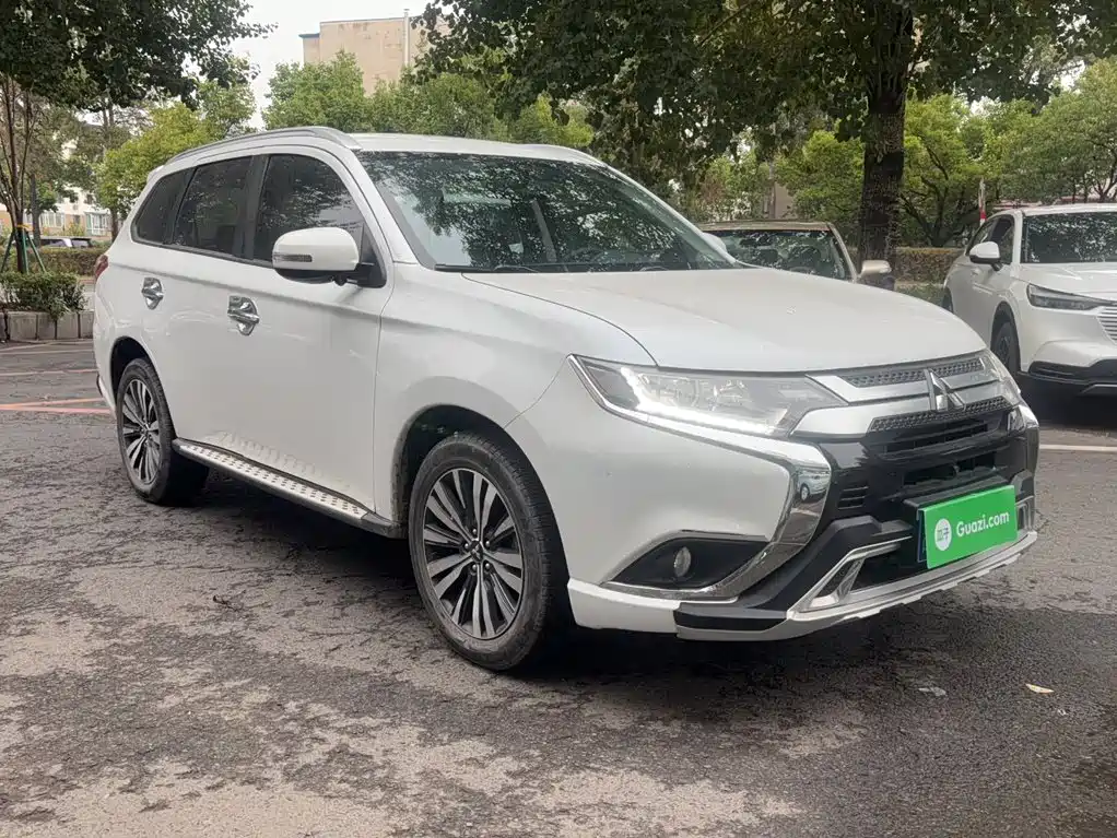 Mitsubishi Outlander — миниатюра 10