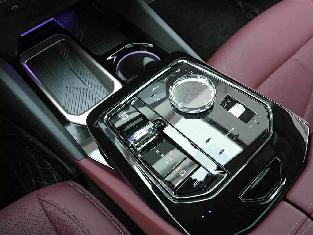 BMW 5 Series — миниатюра 10