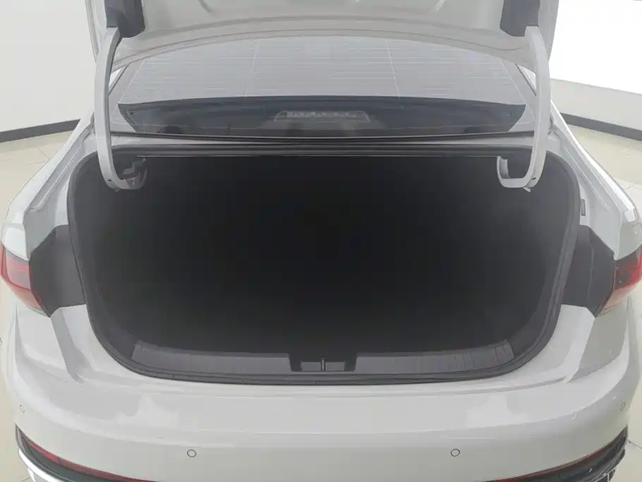 Volkswagen Sagitar 2023 300TSI DSG