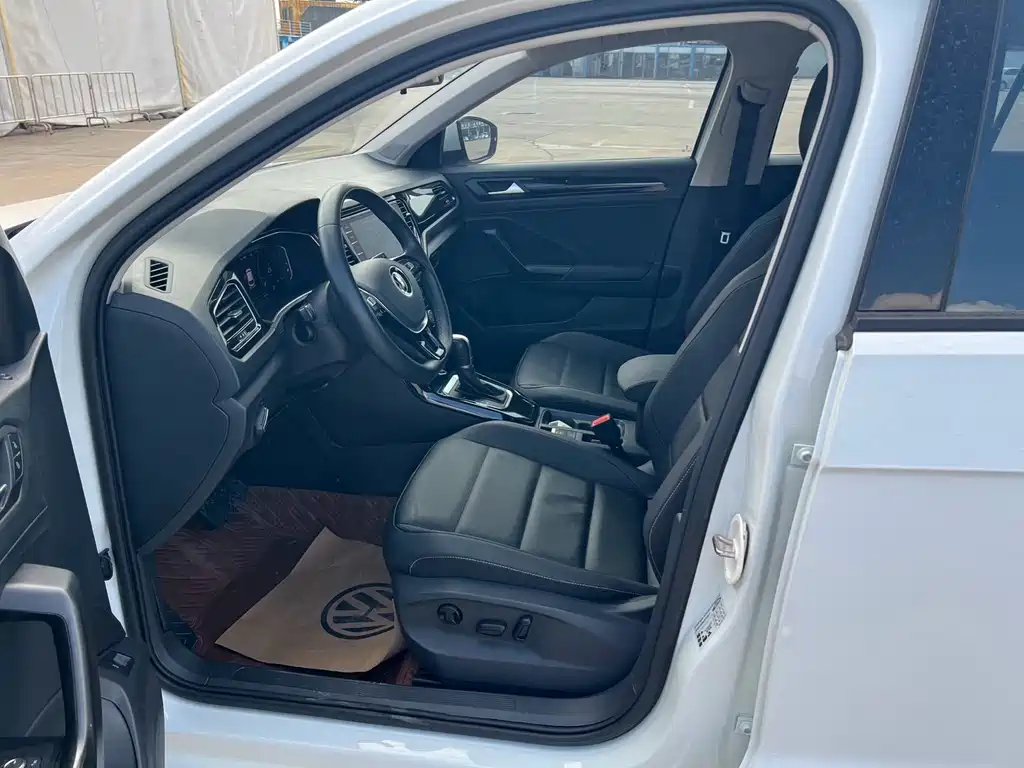 Volkswagen T-Roc — миниатюра 4