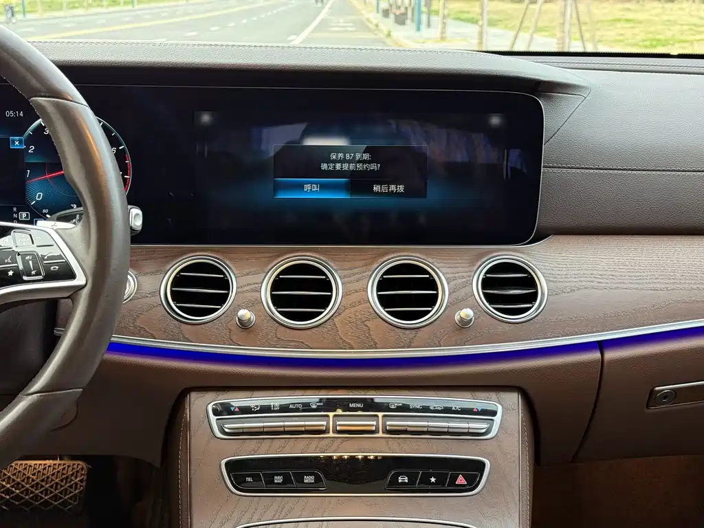 MERCEDES-BENZ E CLASS