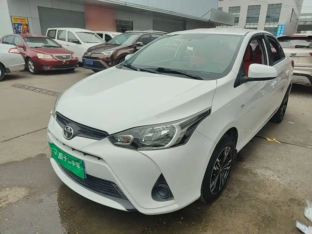 Toyota Yaris L — миниатюра 2