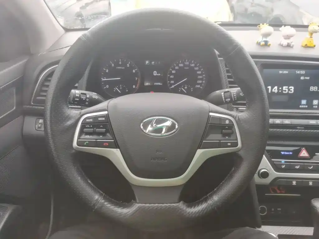 Hyundai Elantra — миниатюра 11