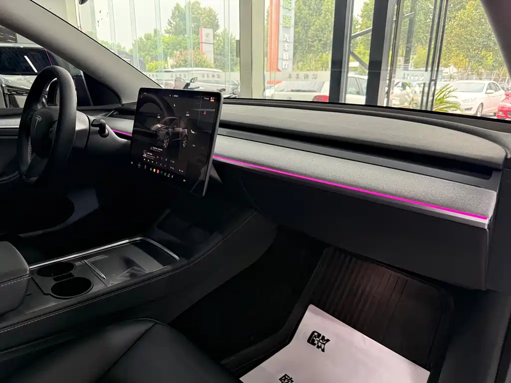 Tesla Model Y — миниатюра 21