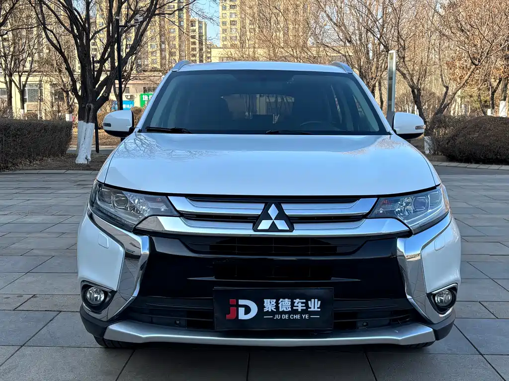 MITSUBISHI OUTLANDER