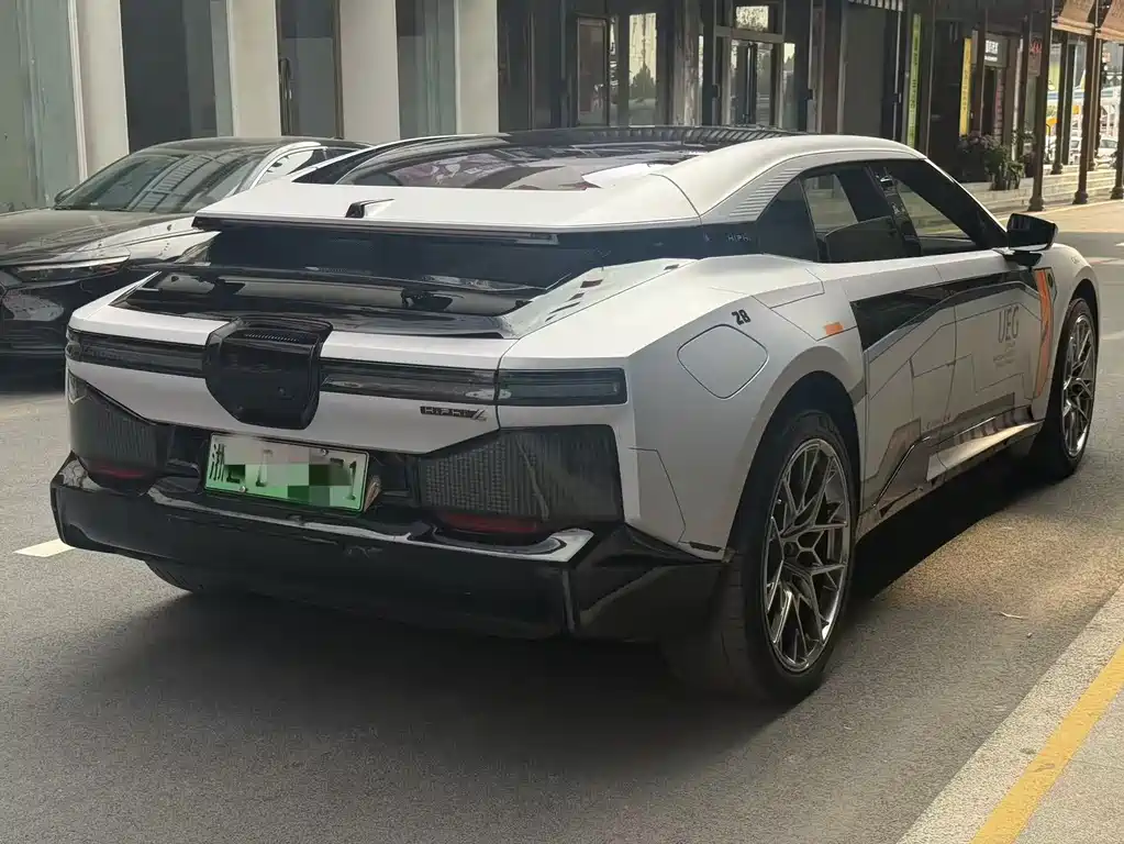 HiPhi HiPhi Z 2023 мест