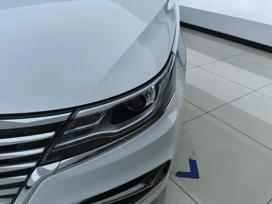 Roewe i6 Classic — миниатюра 5