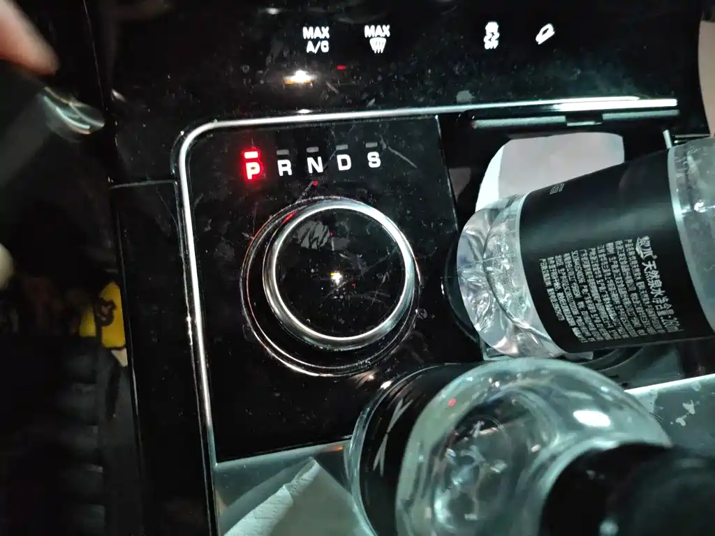 Land Rover Velar — миниатюра 10