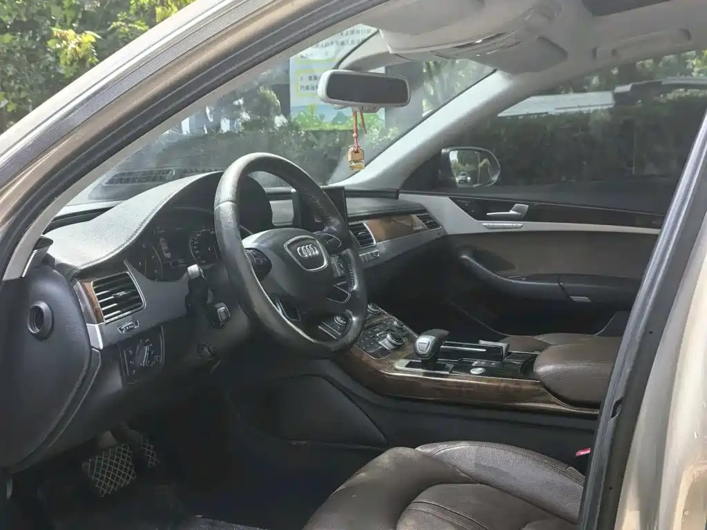 Audi A8 — миниатюра 6